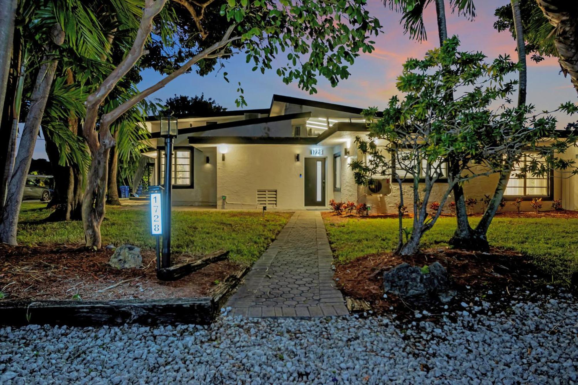 Stunning 2 Story Villa With Pool Fort Lauderdale Exterior photo